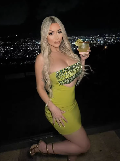 Sexy Rhinestone Chest-wrapped Hollow Hip 21st Birthday Homecoming Dress