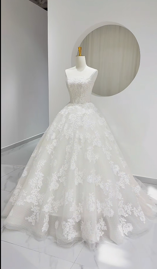 Simple A-Line Long Wedding Dresses Applique Tulle White Bridal Gowns Strapless Sleeveless Bridal Dress