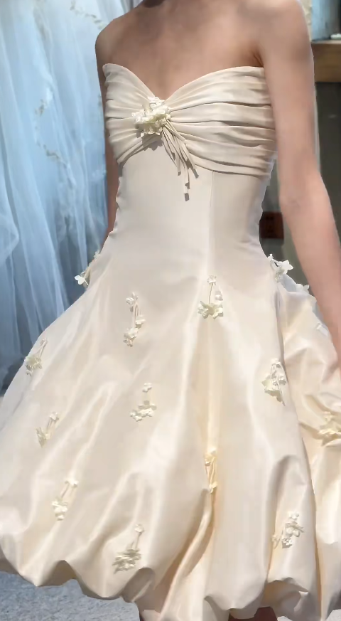 Simple A-Line Satin Short Wedding Dress Sweetheart Sleeveless Bridal Dress