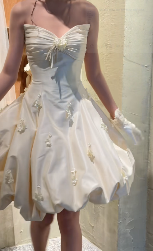Simple A-Line Satin Short Wedding Dress Sweetheart Sleeveless Bridal Dress