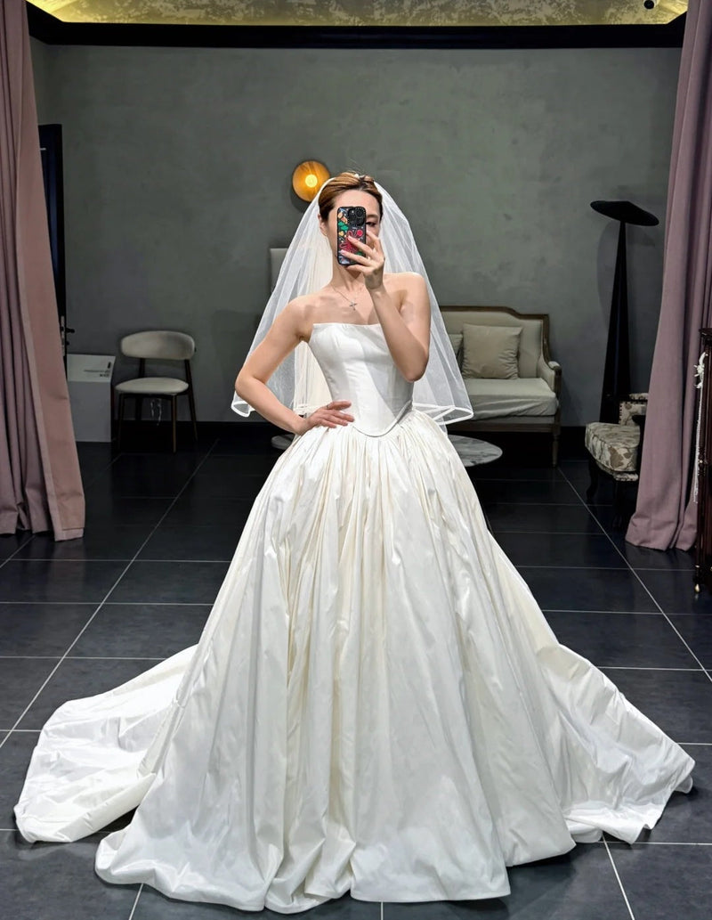 Simple A-Linr Satin Strapless Bridal Dress White Wedding Dress Sleeveless Bridal Gown