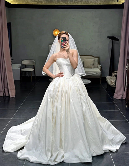 Simple A-Linr Satin Strapless Bridal Dress White Wedding Dress Sleeveless Bridal Gown