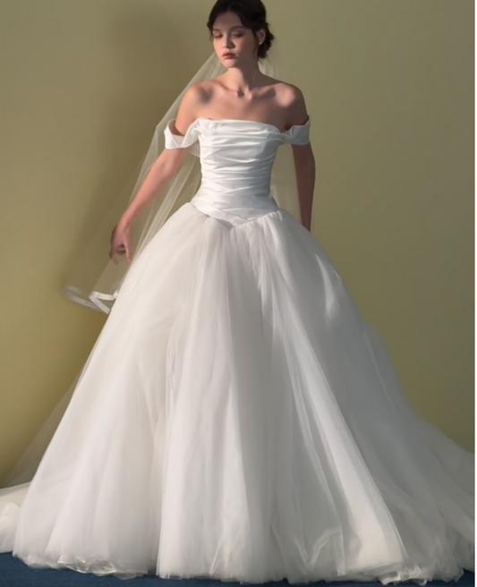 Simple Off-shoulder A-Line Long Wedding Dresses Tulle White Bridal Gowns Sleeveless Bridal Dresses