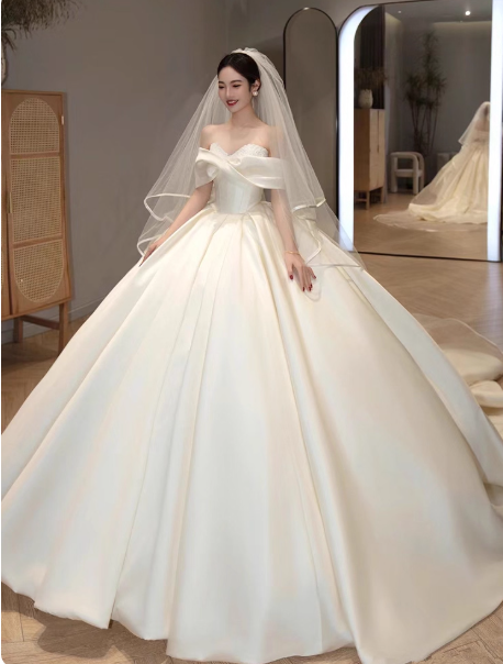 Simple Off-shoulder Ball Gown Long Wedding Dresses Satin White Bridal Gowns Short Sleeve Bridal Dresses