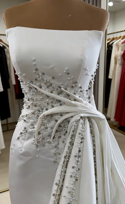 Simple Sheath Satin Strapless Bridal Dress White Wedding Dress Sleeveless Bridal Gown
