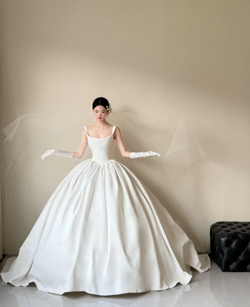Simple Spaghetti Straps A-Line Long Wedding Dresses Satin White Bridal Dresses Sleeveless Bridal Gowns