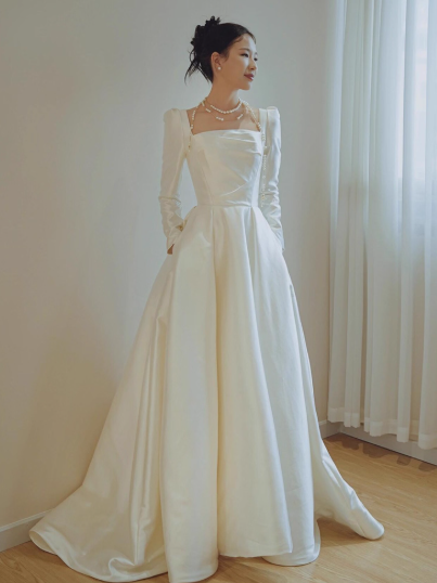 Simple Square Neck A-Line Long Wedding Dresses Satin White Bridal Gowns Long Sleeves Bridal Dresses