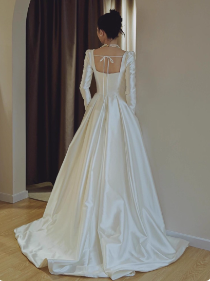 Simple Square Neck A-Line Long Wedding Dresses Satin White Bridal Gowns Long Sleeves Bridal Dresses
