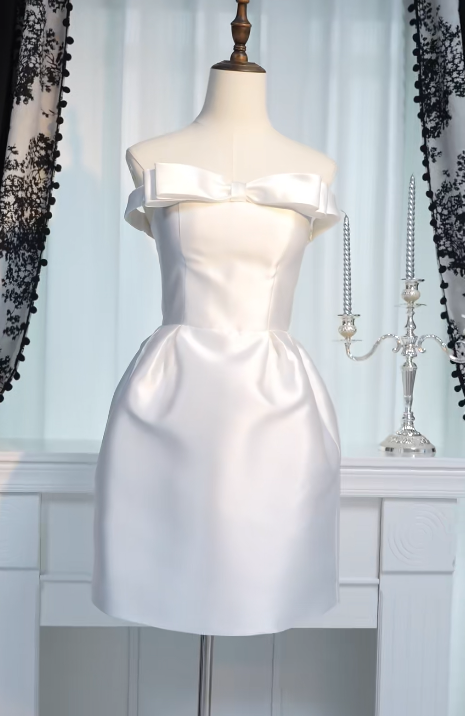 Simple Strapless Sheath Homecoming Dresses Satin White Short Bridal Gowns Sleeveless Birthday Dresses