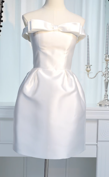 Simple Strapless Sheath Homecoming Dresses Satin White Short Bridal Gowns Sleeveless Birthday Dresses
