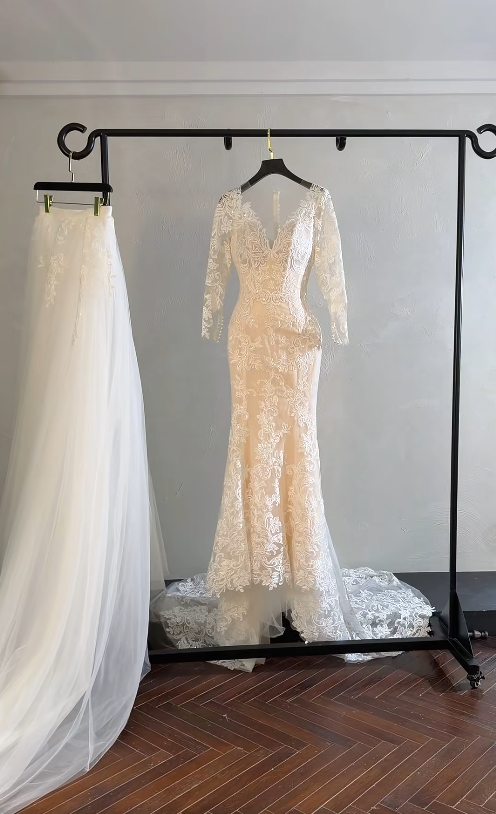 Simple V-Neck Sheath Long Wedding Dresses Tulle Appliques White Bridal Gowns Long Sleeves Bridal Dresses