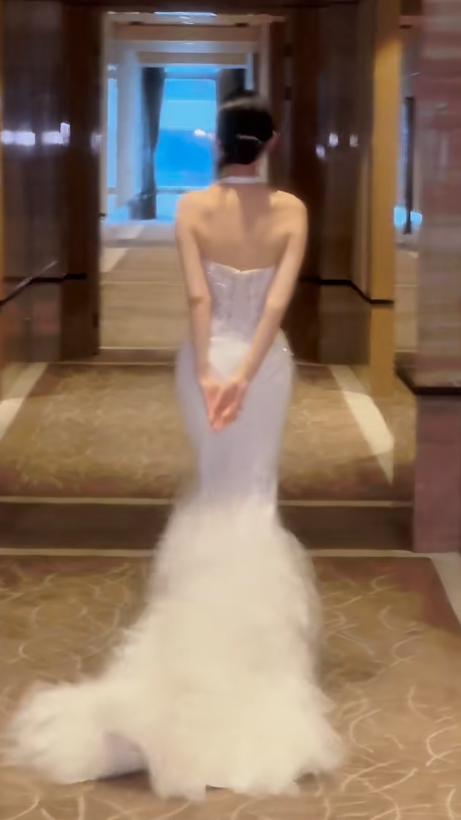 Stunning Mermaid Strapless Satin Tulle Lace Long Wedding Dresses