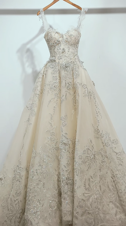 Timeless A-Line Long Wedding Dress Tulle Appliques Spaghetti Straps Champagne Bridal Dress Sleeveless Bridal Gown ED06597