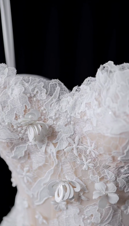 Timeless A-Line Long Wedding Dresses Lace Appliques White Bridal Gowns Strapless Bridal Dresses