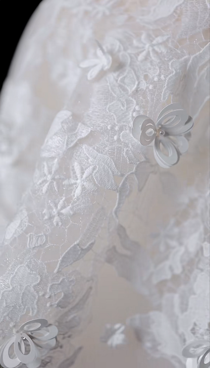 Timeless A-Line Long Wedding Dresses Lace Appliques White Bridal Gowns Strapless Bridal Dresses