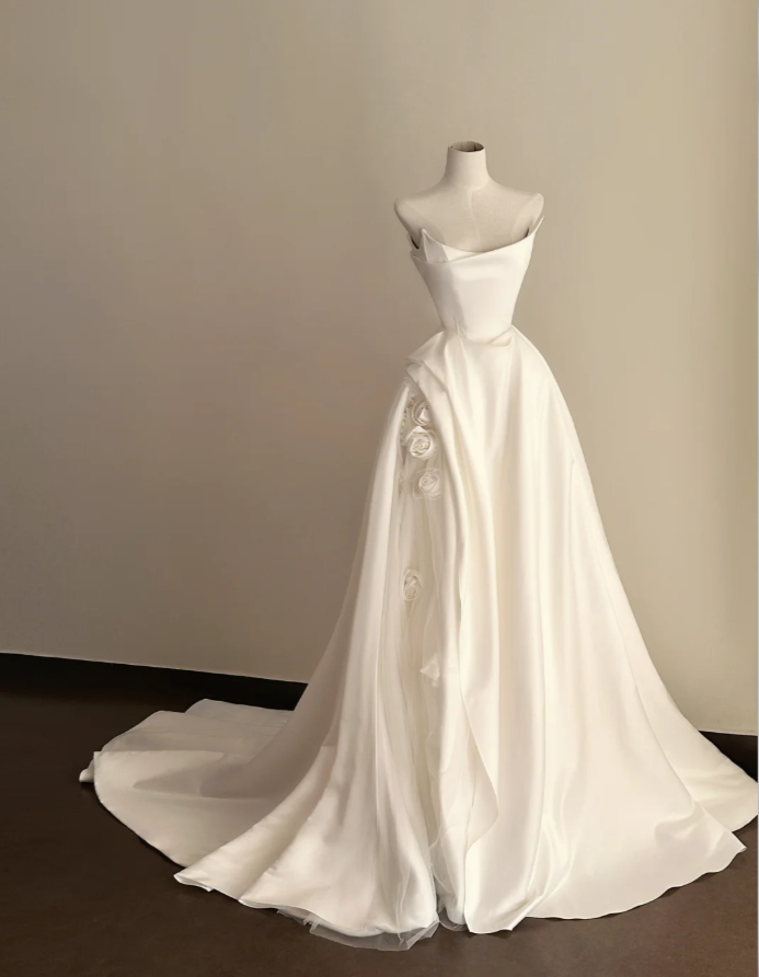 Timeless A-Line Long Wedding Dresses Satin Strapless White Bridal Gowns Sleeveless Bridal Dresses