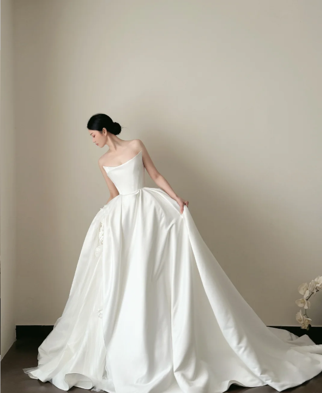 Timeless A-Line Long Wedding Dresses Satin Strapless White Bridal Gowns Sleeveless Bridal Dresses