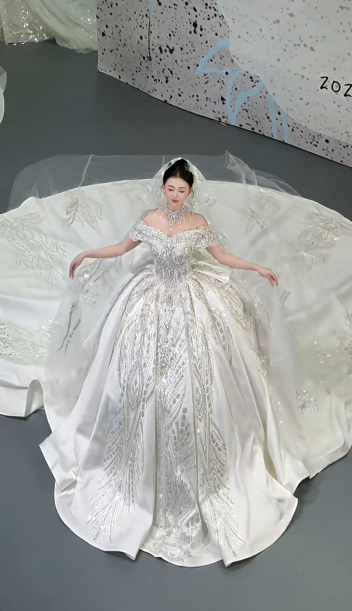 Timeless Off-shoulder Ball Gown Long Wedding Dresses Satin Rhinstones White Bridal Gowns Sleeveless Bridal Dresses