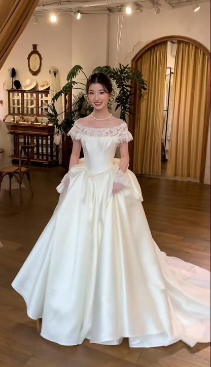 Timeless Off-shoulder Ball Gown White Long Wedding Dresses Satin Lace White Bridal Gowns Sleeveless Bridal Dresses