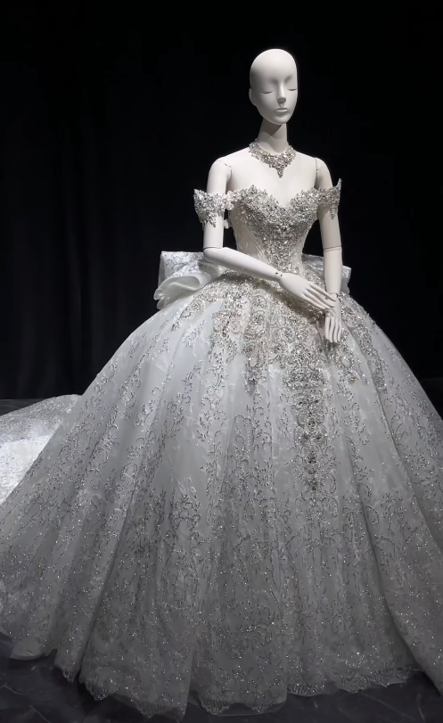 Timeless Off-shoulder Ball Gown White Long Wedding Dresses Tulle Beaded White Bridal Gowns Sleeveless Bridal Dresses