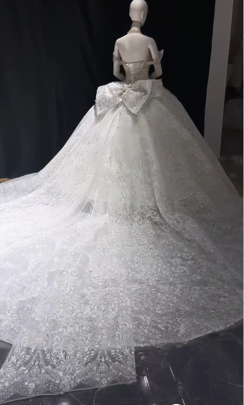 Timeless Off-shoulder Ball Gown White Long Wedding Dresses Tulle Beaded White Bridal Gowns Sleeveless Bridal Dresses