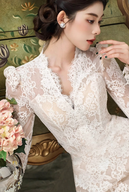 Timeless Sheath Long Wedding Dresses V-neck White Bridal Gowns Lace Long Sleeves Bridal Dresses
