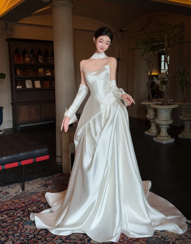Timeless Strapless A-Line Long Wedding Dresses Satin White Bridal Gowns Sleeveless Bridal Dresses