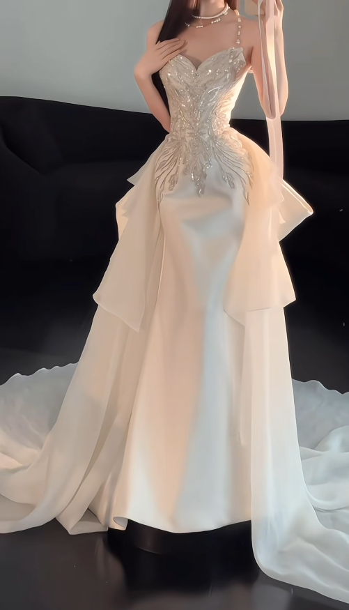 Timeless Sweetheart Heart Sheath White Long Wedding Dresses Satin Rhinestone White Bridal Gowns Sleeveless Bridal Dresses