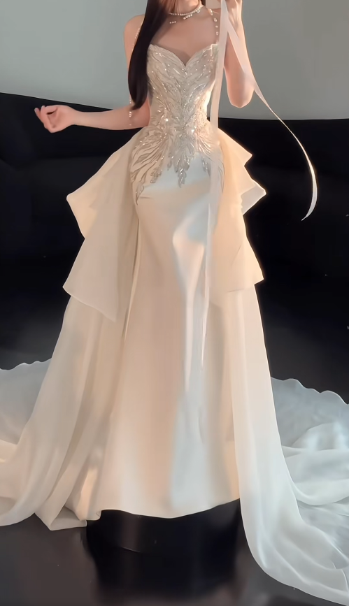 Timeless Sweetheart Heart Sheath White Long Wedding Dresses Satin Rhinestone White Bridal Gowns Sleeveless Bridal Dresses
