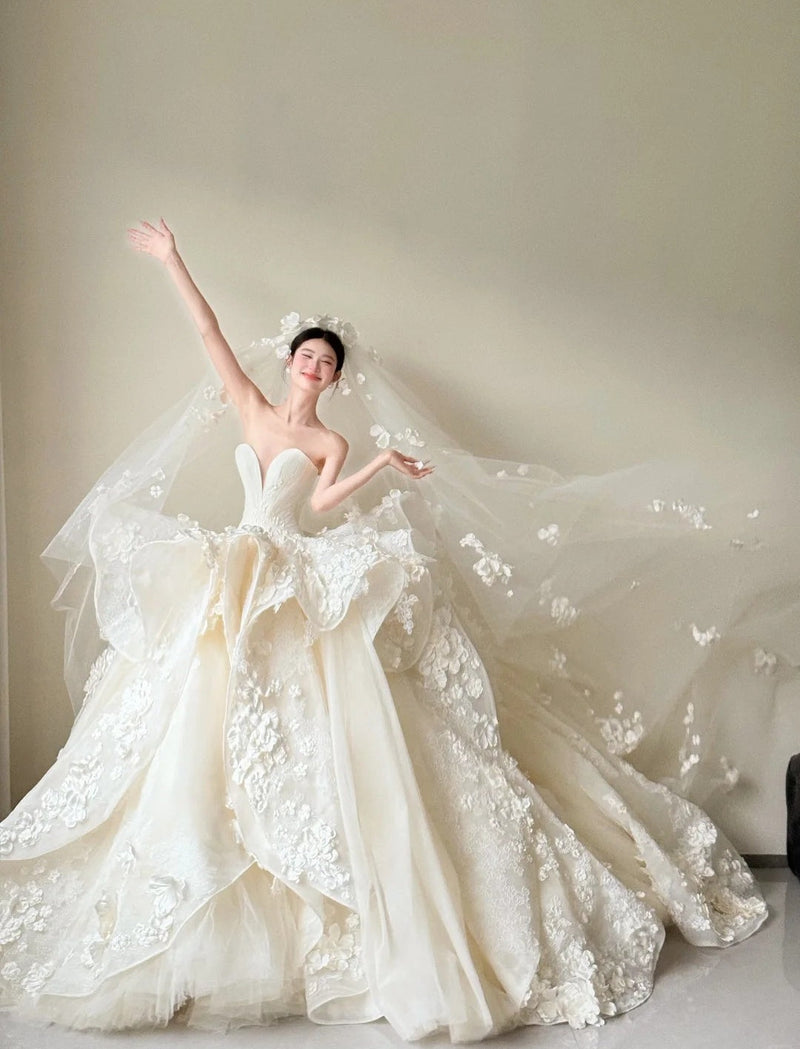 Timeless White Tulle Sweetheart A-Line Wedding Dress | Sleeveless Bridal Gown