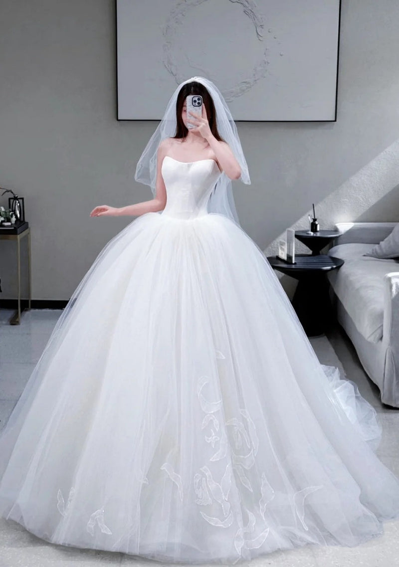 Timeless White Wedding Dress Tulle Strapless Bridal Gowns Sleeveless Ball Gown Bridal Dress ED06844