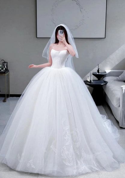 Timeless White Wedding Dress Tulle Strapless Bridal Gowns Sleeveless Ball Gown Bridal Dress ED06844