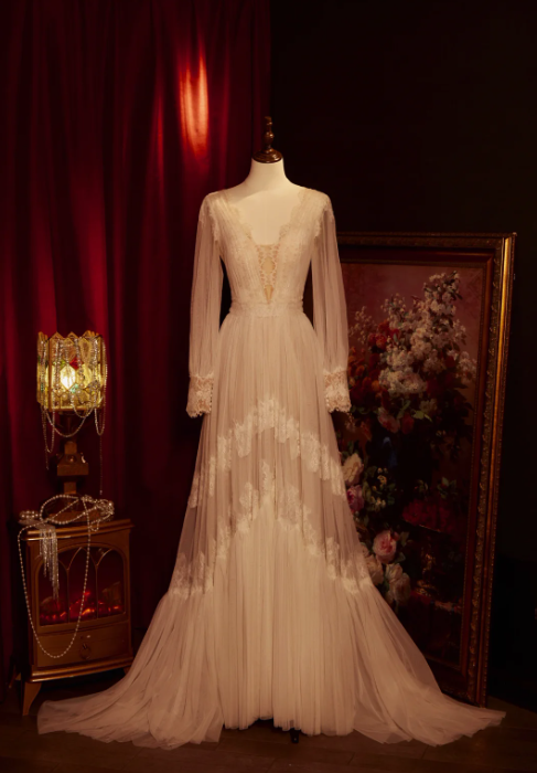Ve Neck Ivory Lace Wedding Dress With Long Sleeves Elegant Wedding Gowns