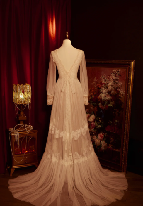 Ve Neck Ivory Lace Wedding Dress With Long Sleeves Elegant Wedding Gowns