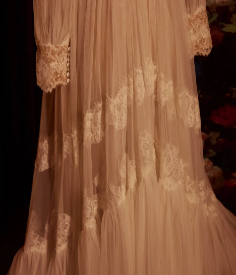 Ve Neck Ivory Lace Wedding Dress With Long Sleeves Elegant Wedding Gowns