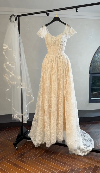 Vintage A-Line Long Wedding Dresses Sweetheart Lace Beaded Bridal Gowns Applique Bridal Dresses