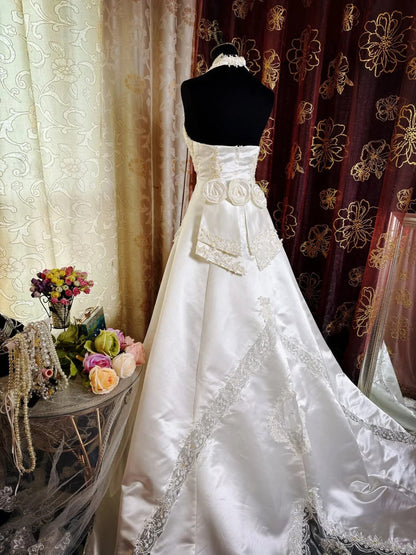 Vintage Halter A-Line Long Wedding Dresses Satin Appliques White Bridal Gowns Sleeveless Bridal Dresses