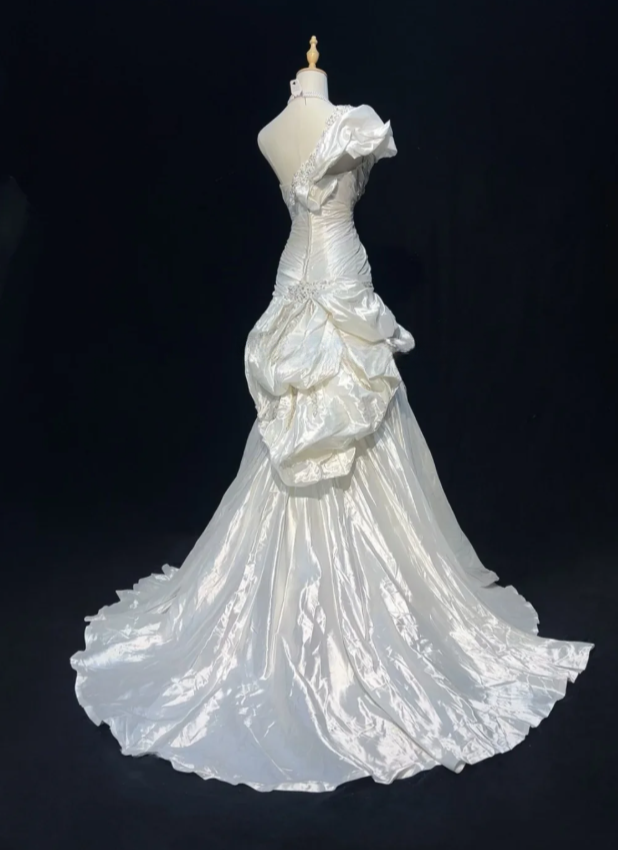 Vintage Sheath Long Wedding Dresses One-shoulder Satin White Bridal Gowns Sleeveless Bridal Dresses
