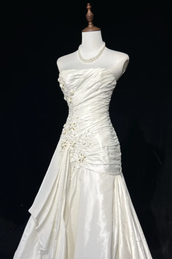 Vintage Sheath Long Wedding Dresses Strapless Satin White Bridal Gowns Sleeveless Bridal Dresses