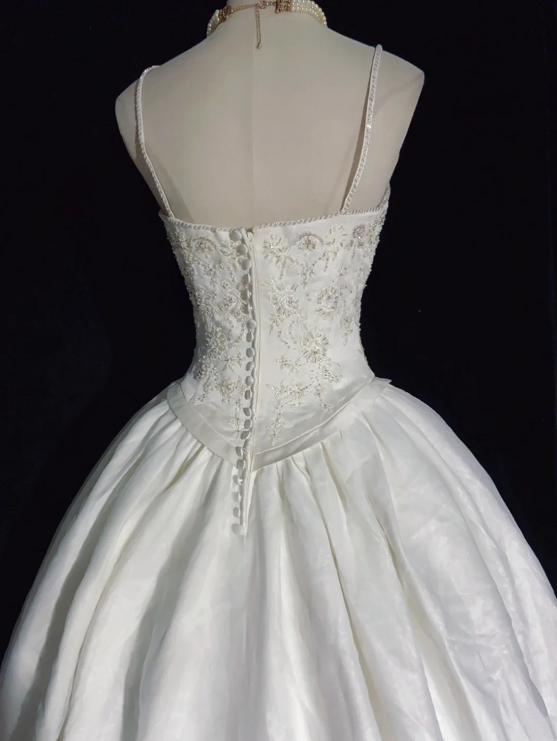 White Elegant Wedding Dress With Beads Flowers Satin Wedding Gowns