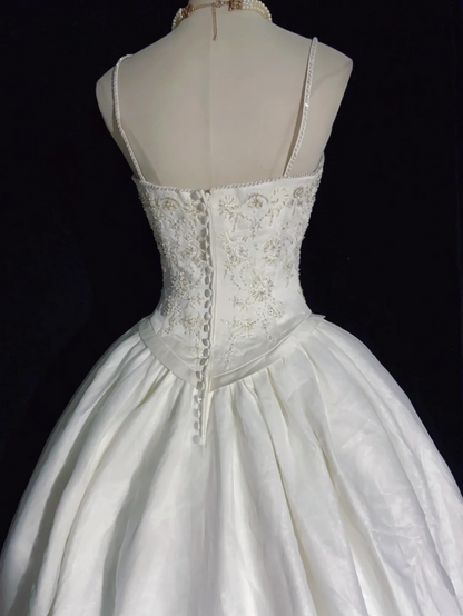 White Elegant Wedding Dress With Beads Flowers Satin Wedding Gowns